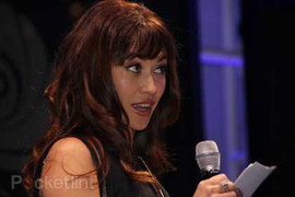 Bond Girl hâm nóng CES 2012