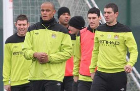 FA y án treo giò Kompany 4 trận