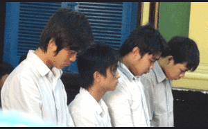 Án mạng vì lôi tên bố đẻ bạn ra gọi