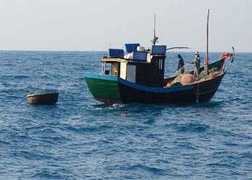 Biển động, 9 ngư dân Quảng Bình gặp nạn