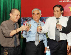 VFF bán sạch thương quyền truyền thông cho AVG?