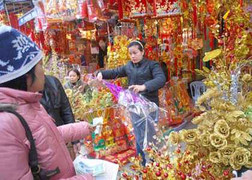 Xe sang xếp hàng mua lễ ông Công, ông Táo