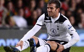Xem cú đá cực mạnh khiến Van der Vaart đổ gục xuống sân