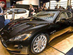 “Thiếu gia” 10 tuổi lái xe đại náo Hong Kong