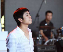 Những hình ảnh hiếm có của ca sĩ trên sàn tập