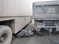 Nghệ An: Tai nạn liên hoàn, nam thanh niên nguy kịch