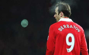 MU 'nhả' Berbatov cho Bayern với giá 8 triệu bảng?