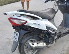 Attila cháy, người phụ nữ lao nhanh vào vệ đường