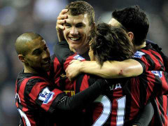 Dzeko 'giải khát', Man City lại vượt MU 3 điểm