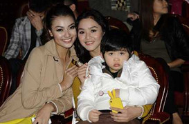 Người đẹp Việt khoe sắc với nhóc tỳ