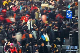 Vượt hơn 3000 cây số tìm gia đình cho bà lão không quen