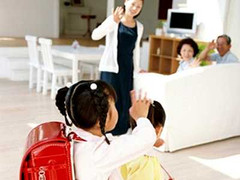 Chuẩn bị tâm lý ngày đầu bé đi nhà trẻ