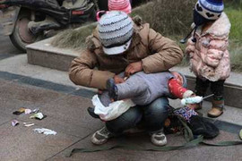 'Cò' ma túy ăn bám tã lót trẻ sơ sinh