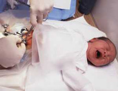 Trung Quốc: Mẹ cắt ‘của quý’ của con trai mong con gái