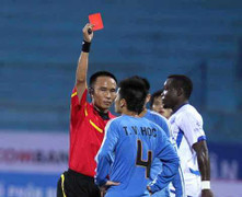 Trọng tài bắt trận đội bầu Kiên dính nghi án bán độ?