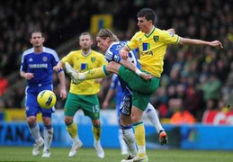 Hòa Norwich, Chelsea chưa thể 'cắt đuôi' Arsenal