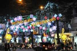 Chùm ảnh: TP. HCM lung linh sắc màu đón Tết