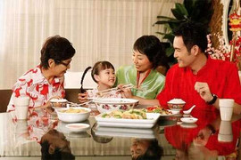 Mùa Tết coi chừng trẻ ngộ độc thức ăn