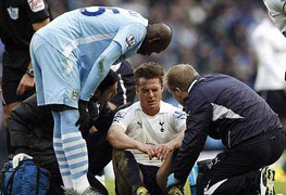 Balotelli: Giật gót trúng mặt đối phương