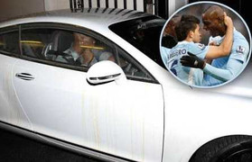 Lọ mọ tới địa bàn MU, Balotelli ăn cả giỏ trứng thối