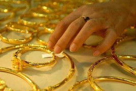 Giá vàng thế giới: Chờ thông tin từ Mỹ và Châu Âu