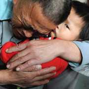 Bắt cóc con ruột tống tiền chồng