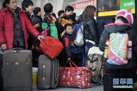 Bệnh tật, cụ bà 88 tuổi cuốc bộ 4km vì xe buýt bỏ rơi