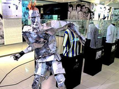 Neymar được vinh danh bằng…tượng thiếc