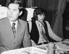 Quá khứ diệu kì: MU đến Liverpool gặp... Arsenal