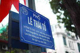 Đường phố Hà Nội thành những trang sử