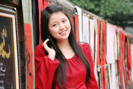 Missteen Ánh Thơ làm tắc đường ở phố 