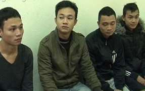 Bắt nữ quái đóng tuốc-nơ-vít vào mắt nạn nhân