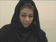 Nữ lái tàu xinh đẹp làm chấn động thế giới Hồi giáo