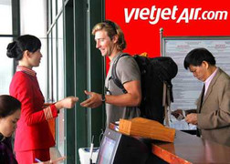 Đi máy bay rẻ như đi xe đò