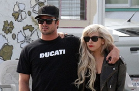 Hẹn hò trai Mỹ, Lady Gaga muốn có con với trai Italia