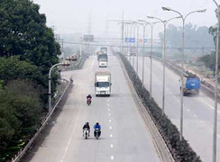 Quản lý chồng chéo, xe máy vẫn vào cao tốc Pháp Vân