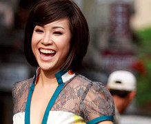 Uyên Linh tái xuất sau scandal cái tát bên cánh gà