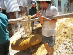 2 quả bom nguyên kíp nổ tại công trình đang thi công