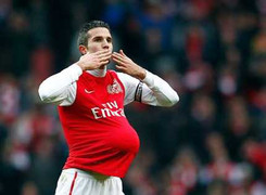 Lập hat-trick, Van Persie diễn cảnh