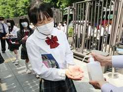 Dịch cúm ở Nhật Bản khiến hơn 7200 trường học đóng cửa