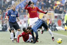 Video Roma 'vùi dập' Inter 4-0