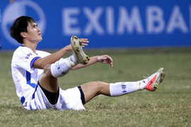 Công Vinh mờ nhạt, đội bóng bầu Kiên lại ăn trái đắng