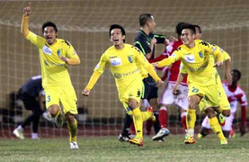 Siêu phẩm nối siêu phẩm, HN T&T chiếm ngôi đầu