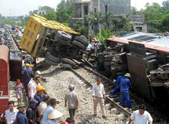 Ngày nào cũng tai nạn đường sắt, mục tiêu giảm đổ bể?