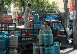 Đại lý gas đủ chiêu “xiết cổ” người tiêu dùng