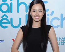 Mai Phương Thúy khoe vẻ gợi cảm với đầm đen