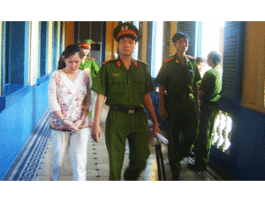 Cạy tủ trộm 35 lượng vàng của dì ruột để trả nợ