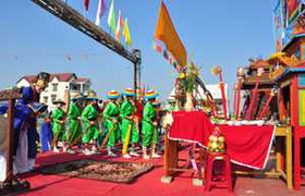 Tưng bừng lễ hội lớn nhất của ngư dân miền Trung