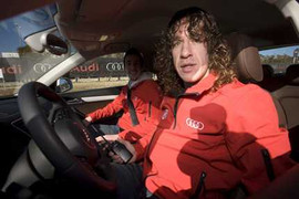 Pique, Puyol hi hửng thử