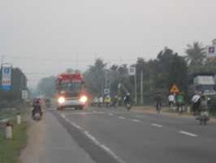 Miền Trung: Xe chạy phải bật đèn giữa ban ngày